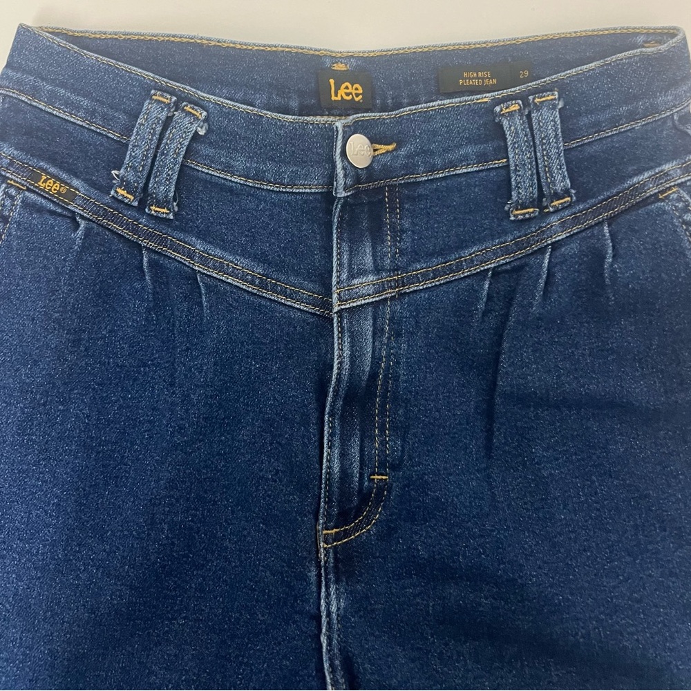 Vintage style Lee blue jeans with pleated front.